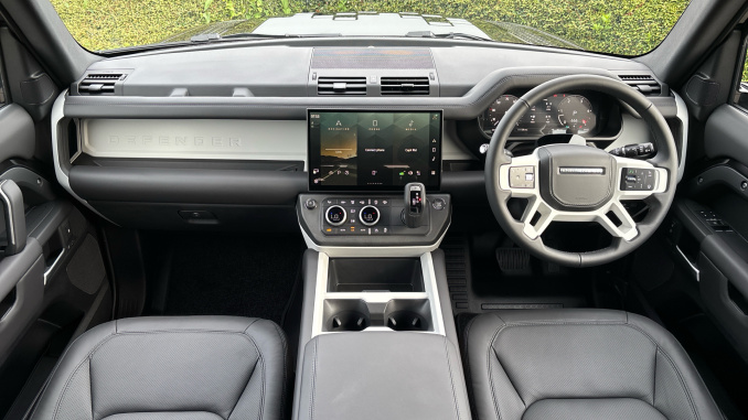 Land Rover Defender 3.0 D350 X-Dynamic HSE 90 3dr Auto Diesel Estate - Image 9